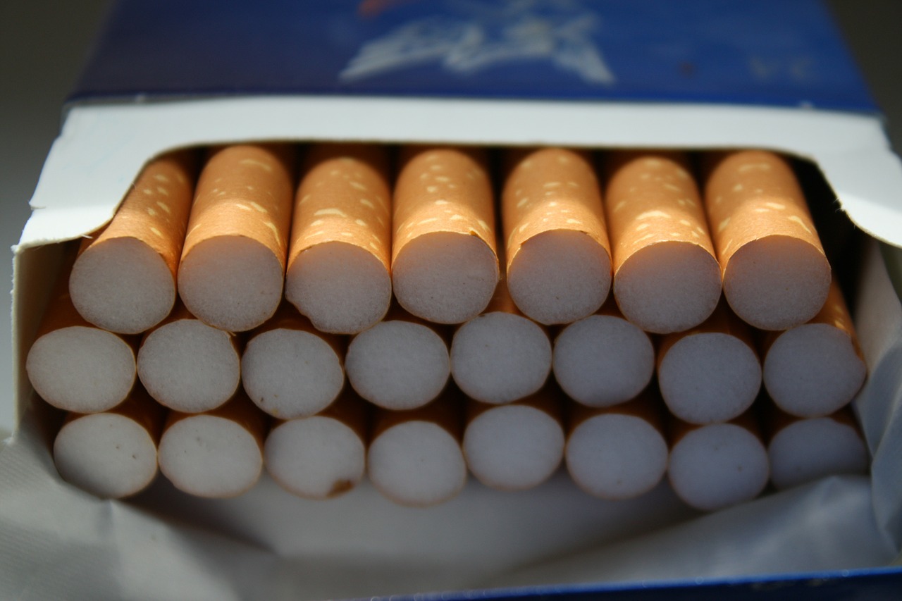 Indonesia to bar online advert of cigarette