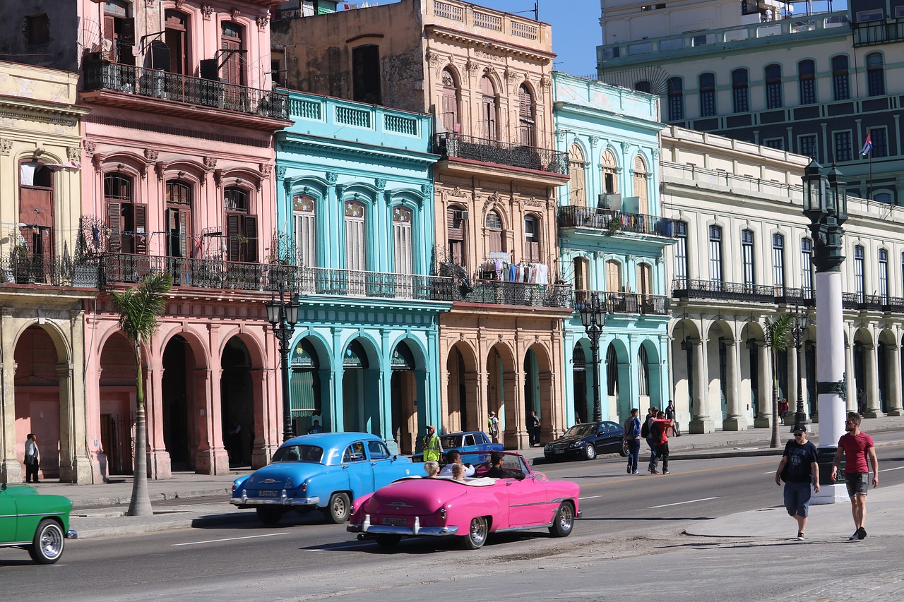 US bars American tourists from visiting Cuba
