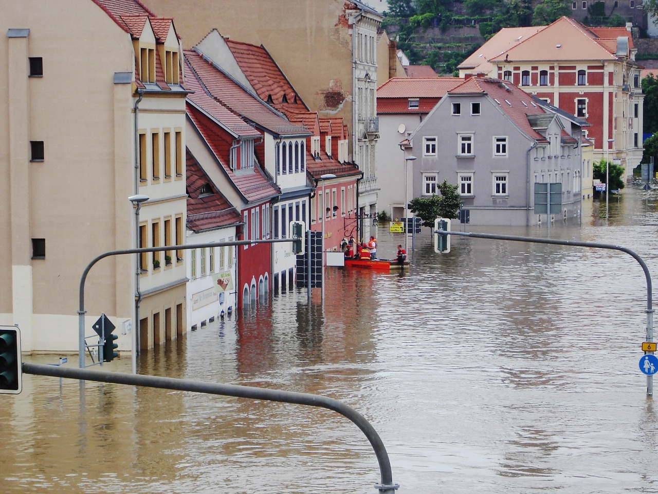 U.S. obstructs €2.5m flood aid relief to Iran