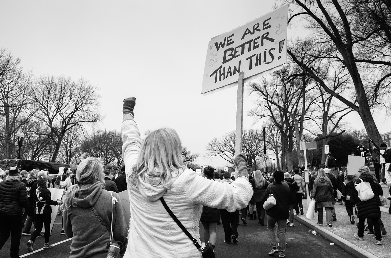 Hundreds protest in Paris against deadly domestic violence