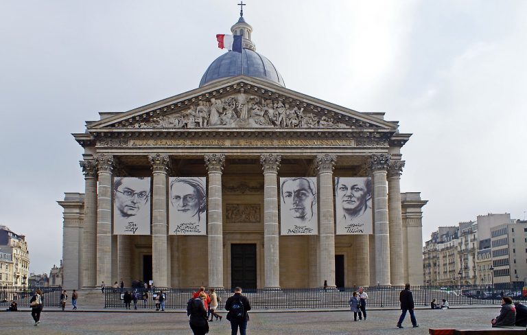 Undocumented migrants demand right to remain in Paris