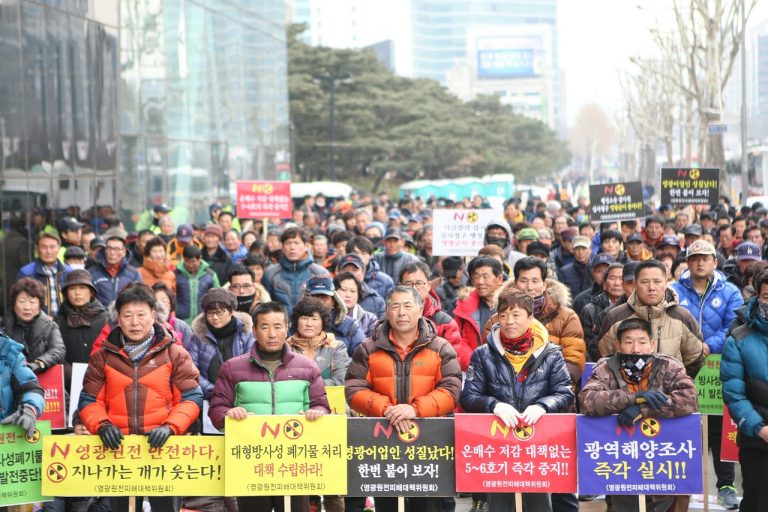 Hong Kong: Families, elderly protest government inaction