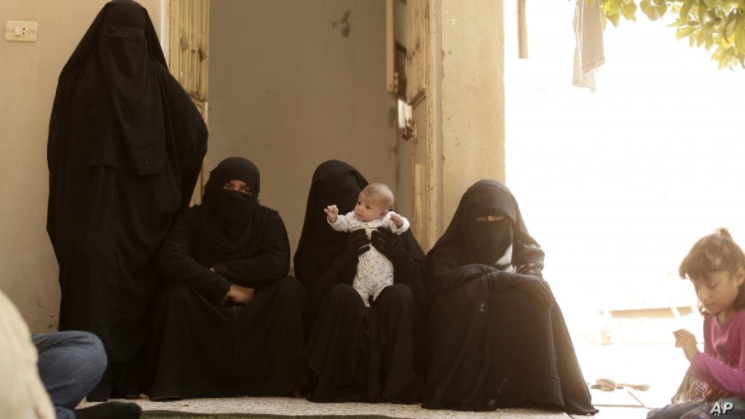 Islamic State (IS) Families Escape Syria Displacement Camp