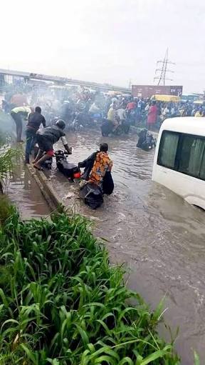 A member of the Lagos State House of Assembly, Mr. Setonji David has urged the Federal Government not to pay a lip service to the reconstruction of Lagos-Badagry Expressway, decrying the work pace.