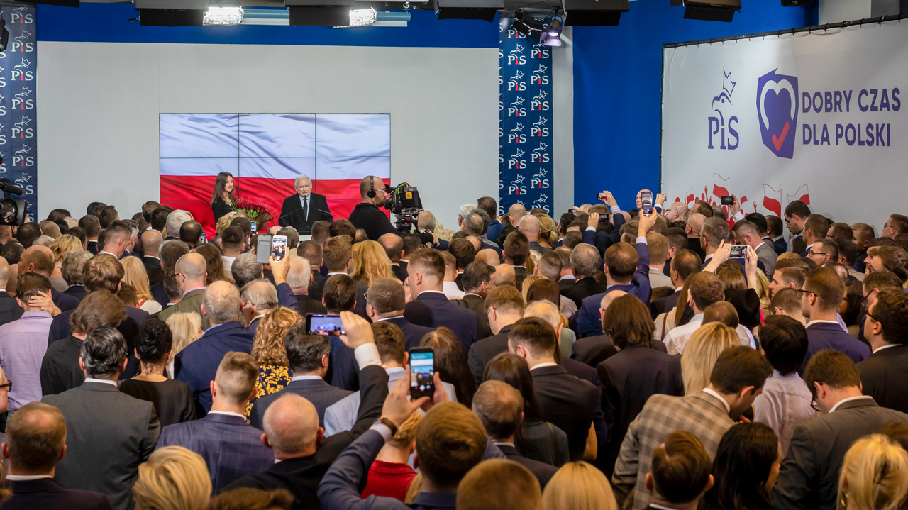 Populist Top Poland's Vote, Expand Majority On Welfare