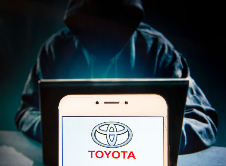 Carmakers Warm Up To Friendly Hackers At Conference