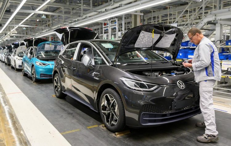 Volkswagen Volkswagen Introduces New Anti-Accident Car Software