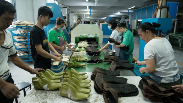 Visa Chinese Workers In The US Are Losing Their Visas