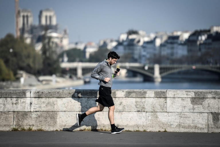 France Orders 10 Metres Between Joggers, Cyclists