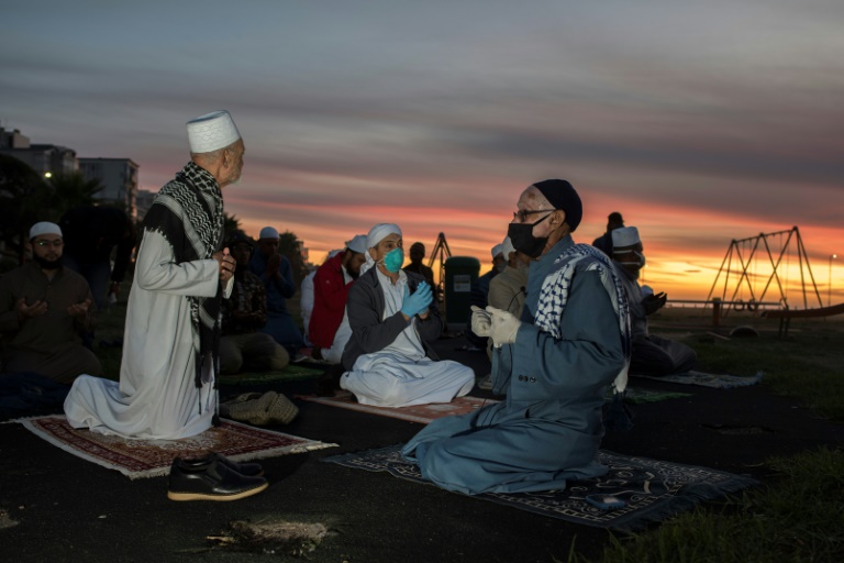 Saudi Announces Ramadan Starts Friday Amid Virus Fears