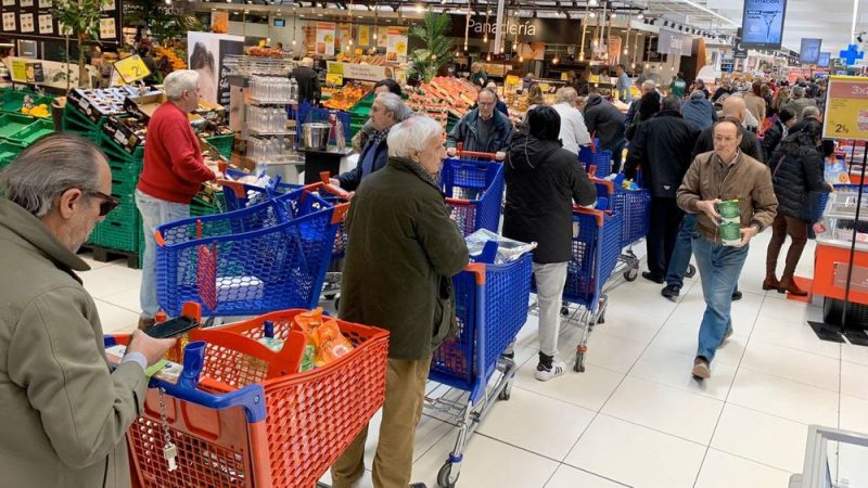 Spaniards Clear Out Wine, Beer Shelves In Panic-Buying