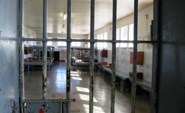 Old Inmates Gang Up, Attempt Jailbreak In Aba