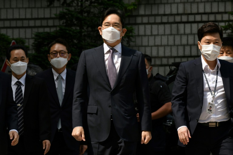 Samsung heir avoids arrest over controversial merger