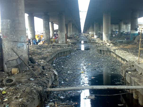 Obalende residents urge Sanwo-Olu evacuate floating corpse in canal