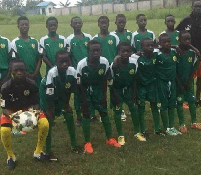 8 footballers die as vehicle plunges into river , Ghana FA mourns