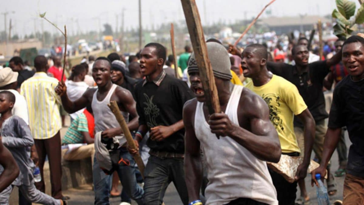 Edo Decides - APC, PDP Youths Clash Over Money-Sharing