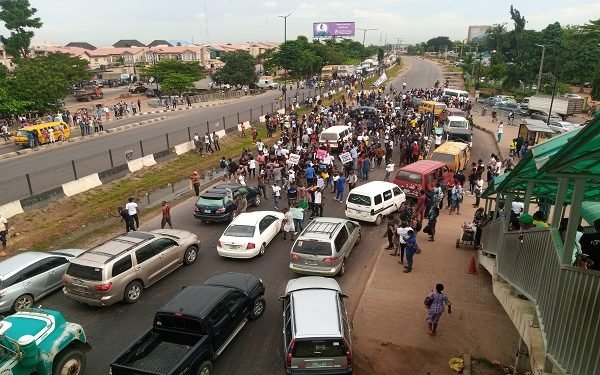 Massive gridlock as #EndSARS protesters shutdown Lagos-Ibadan Expressway