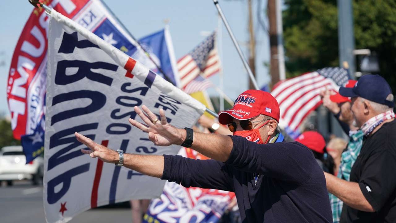 Trump criticized for leaving hospital to greet supporters