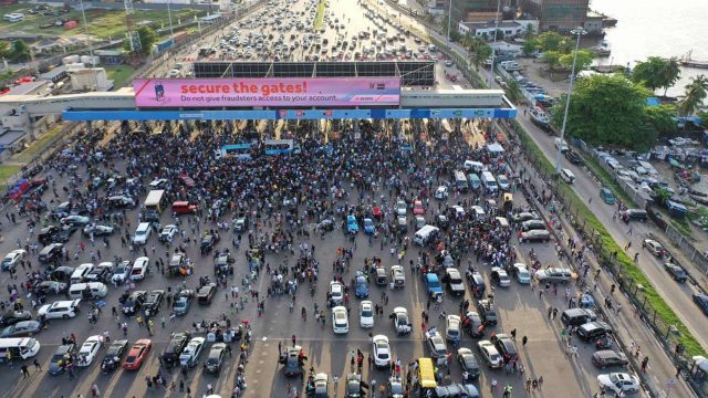 How Soldiers Made EndSARS Protesters To Jump Into The River