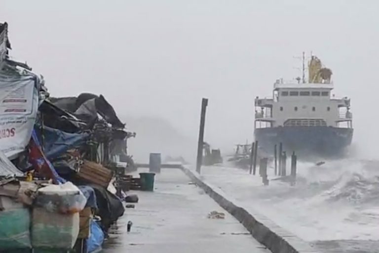 20 Crew Missing After Philippine Ship Runs Aground In