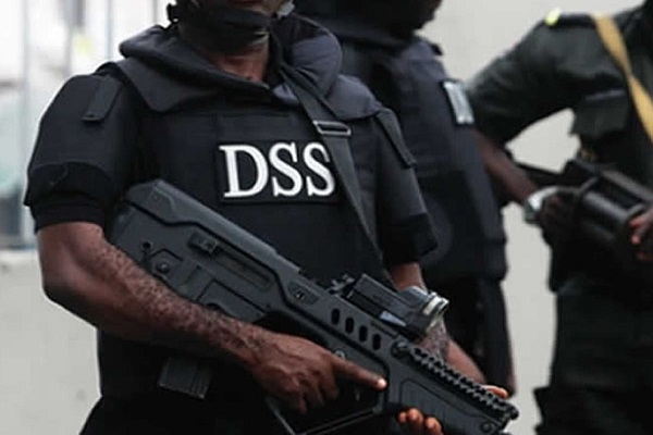 Youths Foil Attempt By DSS To Arrest Edo Monarch, Kadiri