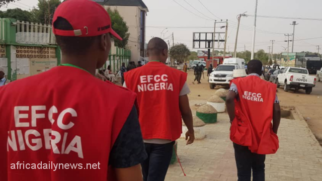 EFCC Apprehends 140 Suspected Yahoo Boys In Lagos