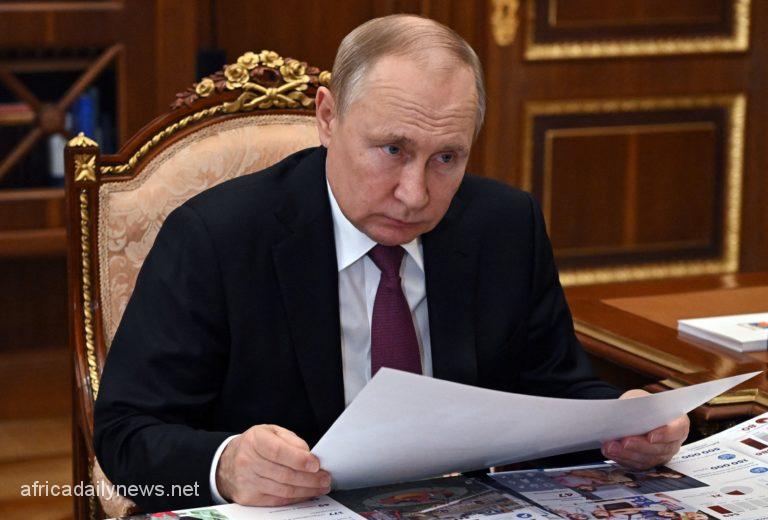 War Russia Blacklists 43 Canadians, Canada Fires Back
