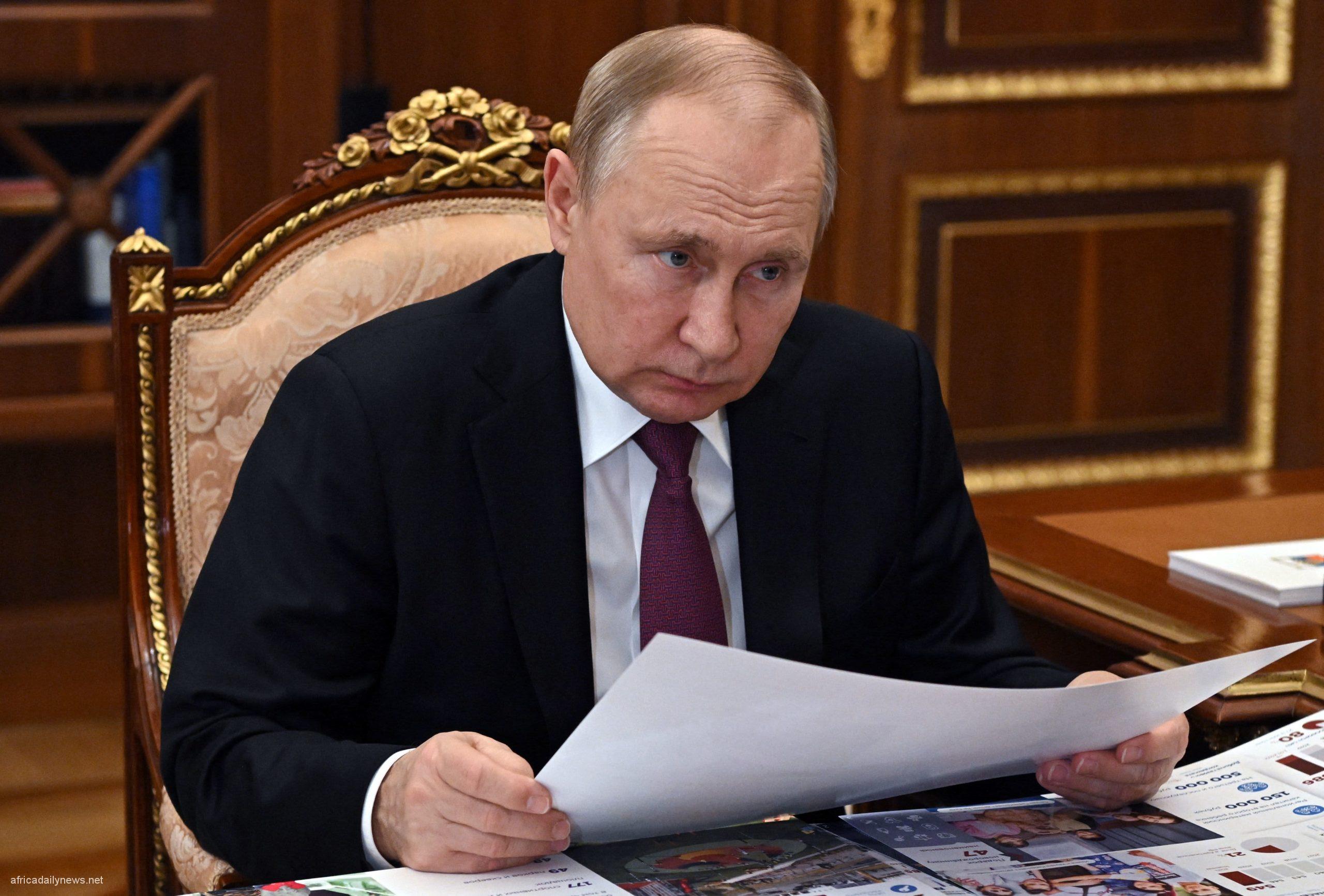 War Russia Blacklists 43 Canadians, Canada Fires Back