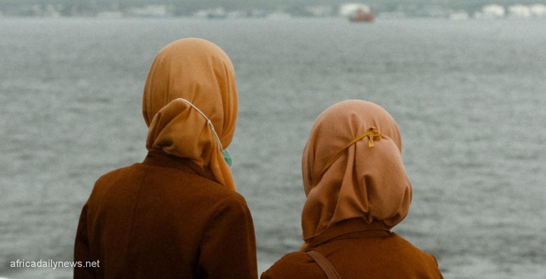 Iranian Girls Detained For Taking Off Hijab At Skateboarding Event