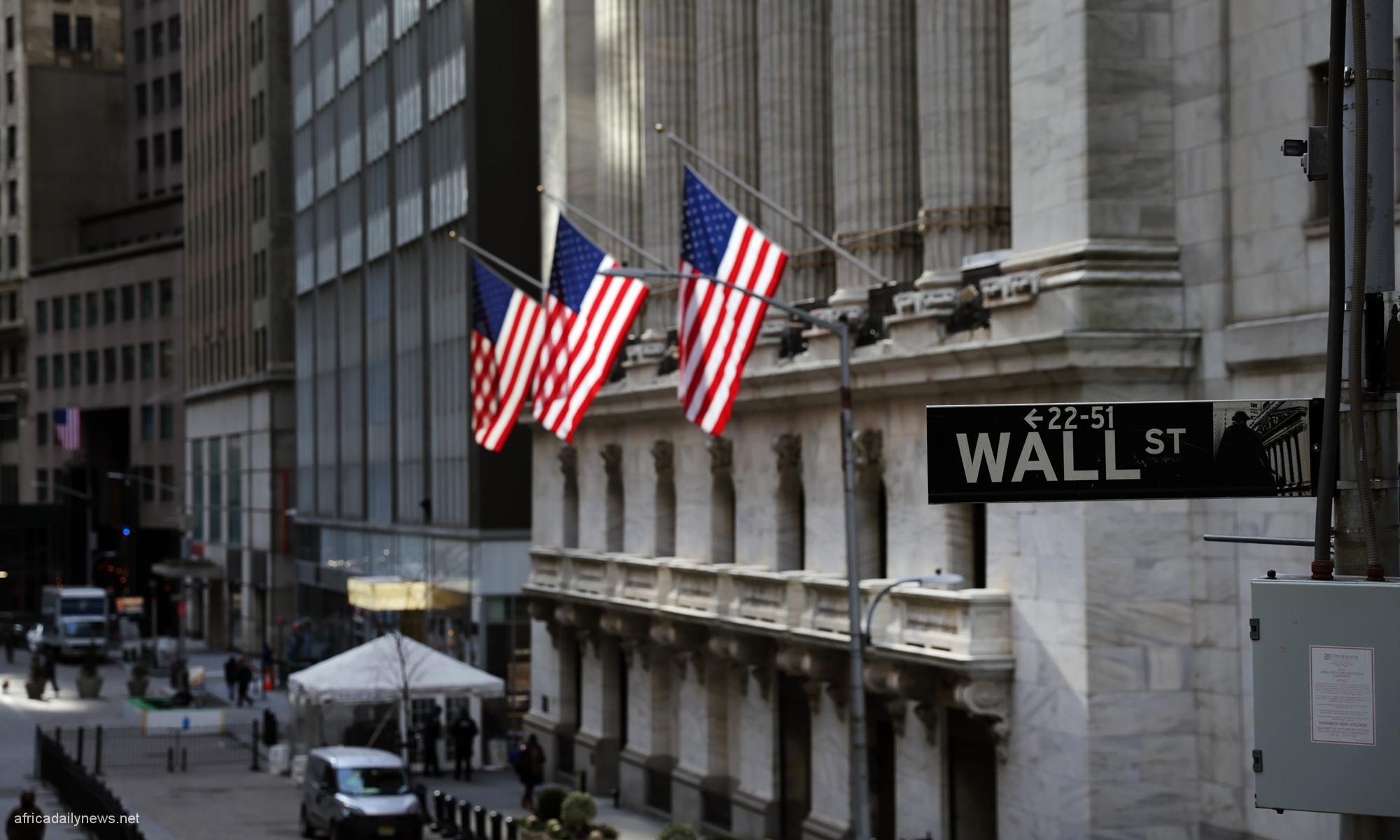 US Economy Hits Contraction, Heightens Recession Fears