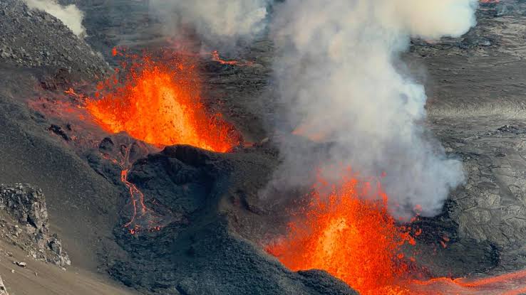 Hawaii Volcano Erupts For 31st Time Since December