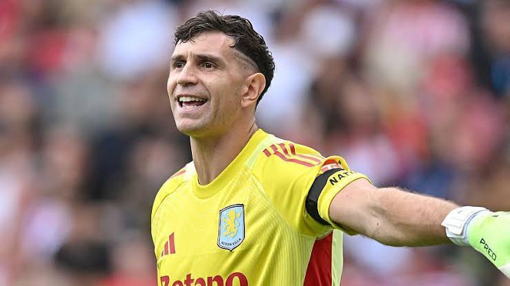 Martínez Rejects Turkish Offers, Stays At Villa