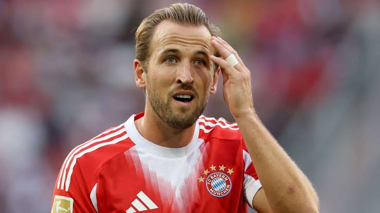 Kane Defends Bayern Move After Owen’s Trophy Critique