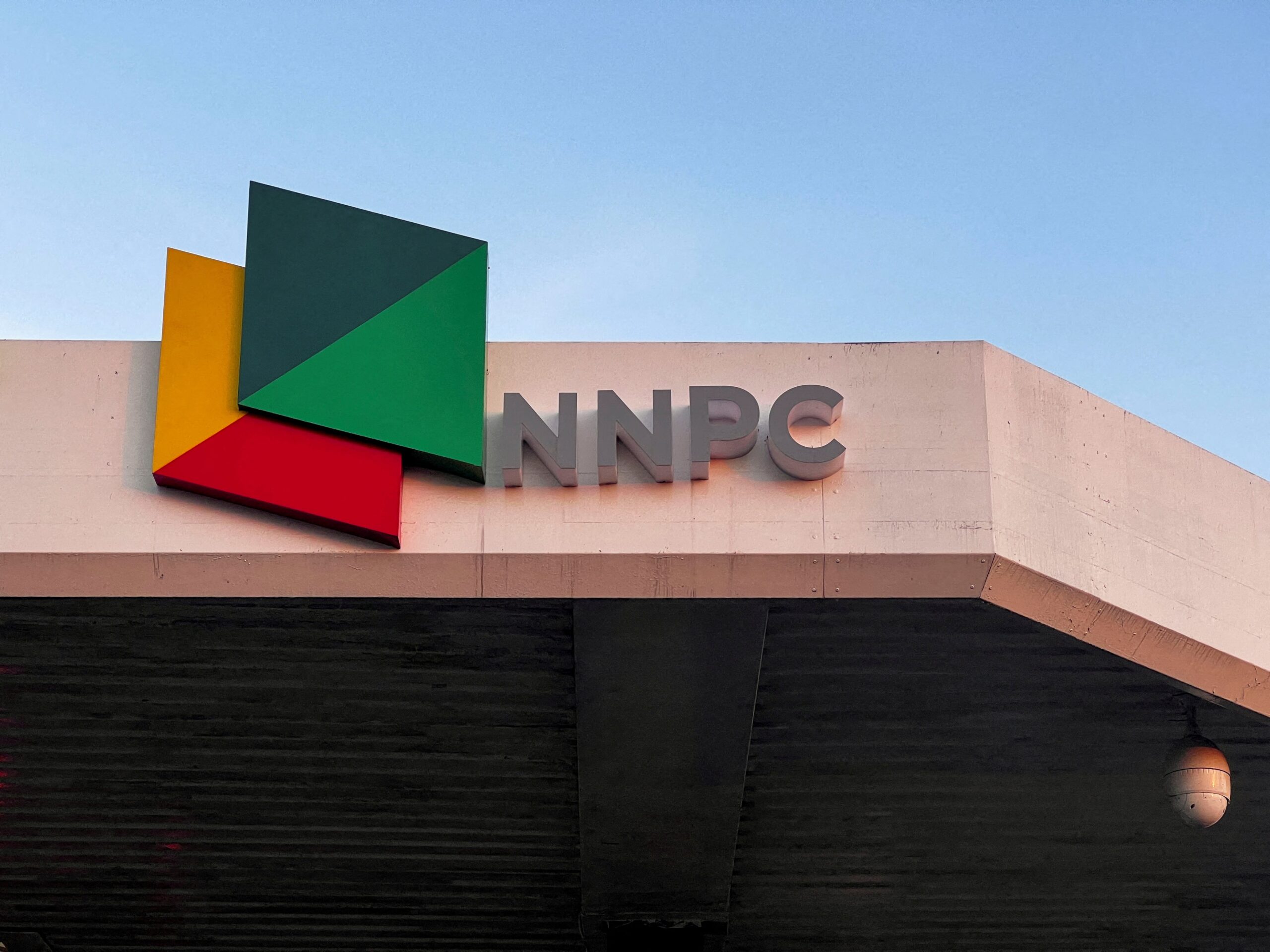 PENGASSAN Strike Slashes Nigeria’s Oil Output By 200,000bpd