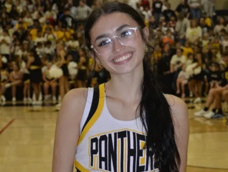 Hundreds Honor Slain Cheerleader During Final Hospital Walk