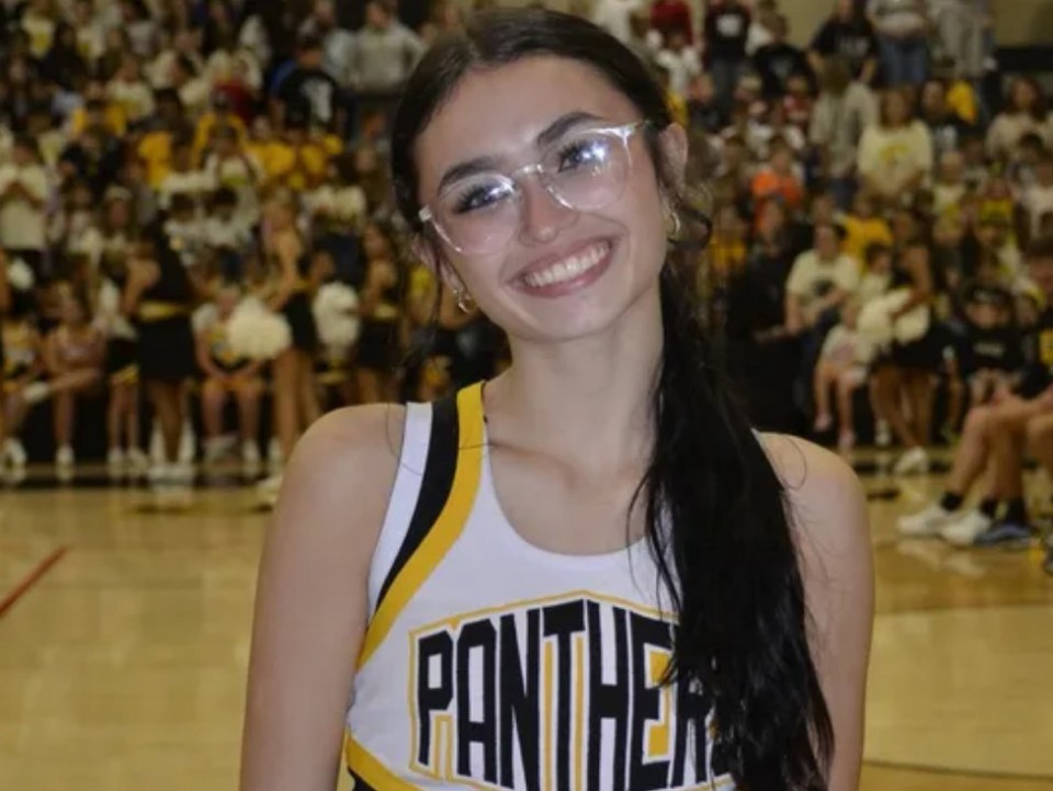 Hundreds Honor Slain Cheerleader During Final Hospital Walk