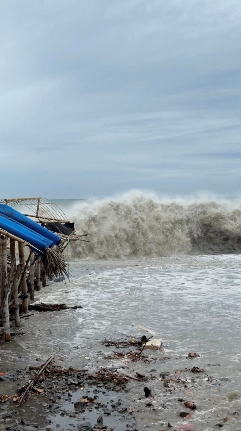 100,000 Philippines Evacuated As Typhoon Fung-wong Nears