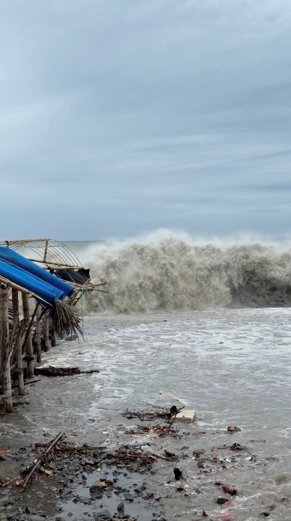 100,000 Philippines Evacuated As Typhoon Fung-wong Nears
