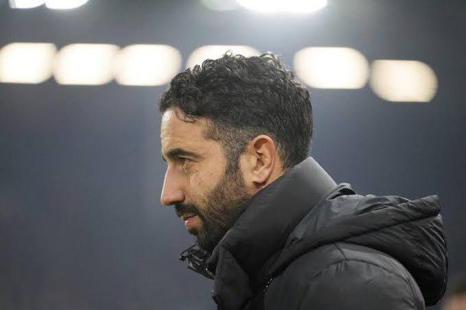 Amorim Orders Half The Squad To Sign Autographs Pre-match