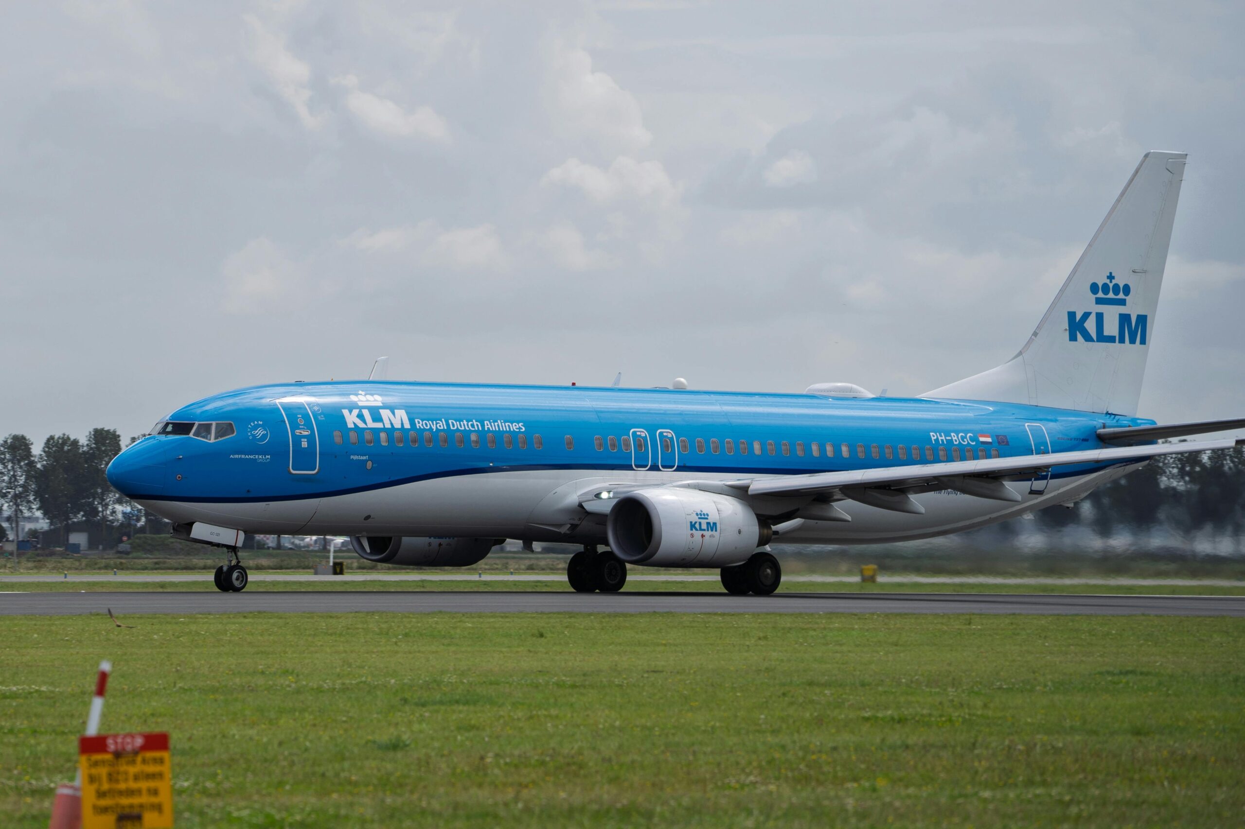 “Netherlands: Drone Sightings Halt Flights At Major Airport”