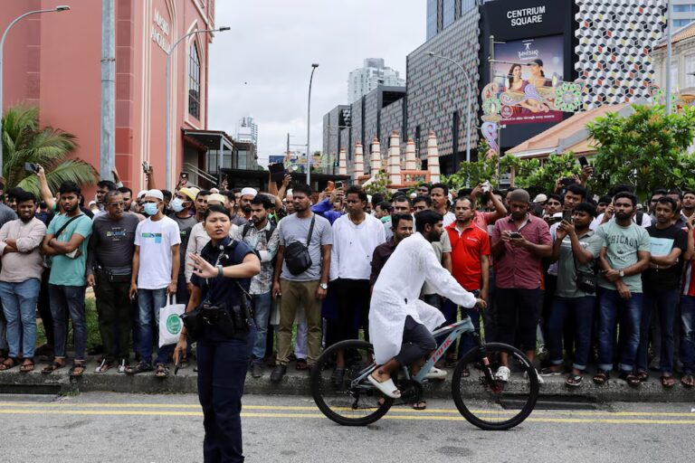 Reuters/Bangladesh Protests After Youth Leader Killing Ahead Of Vote