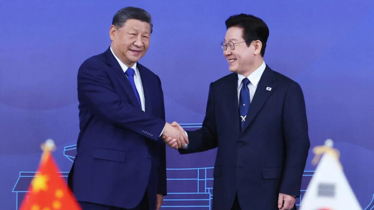 Xi Jinping Hosts South Korean President Amid Regional Strain