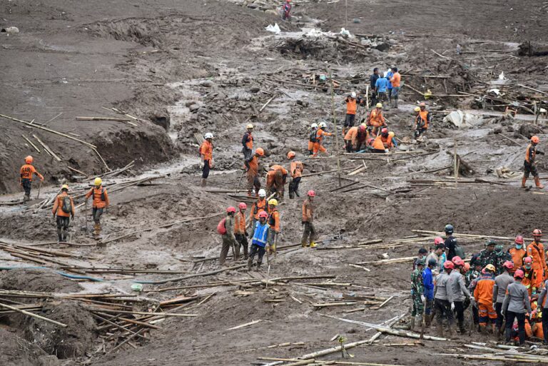 Indonesia West Java landslide Kills 17 As Searches Continue